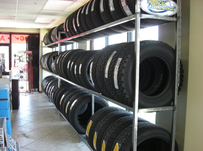 Купить шины гараж. Хранение колес в гараже. Варианты хранения колес в гараже. Хранение колес в гараже своими руками. Коробка для хранения шин.